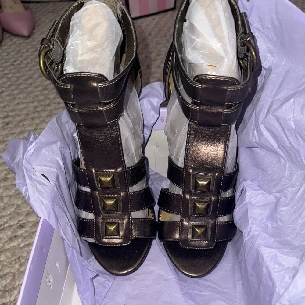 Madden Girl Lusterus Platform Gladiator Shoe for Women, Bronze Size 6.5 new